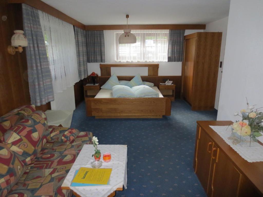 Alpenhaeusl Hotel Sölden Szoba fotó